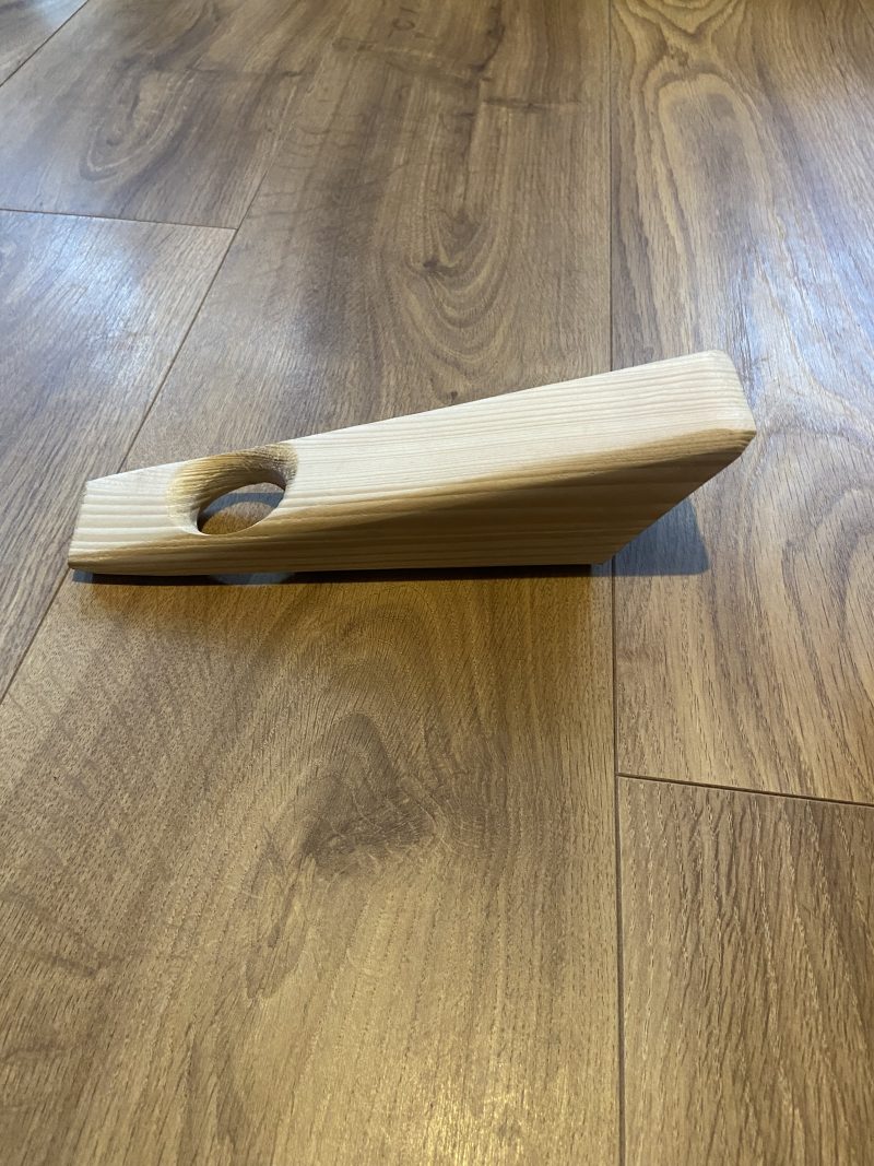 Free standing wine bottle holder