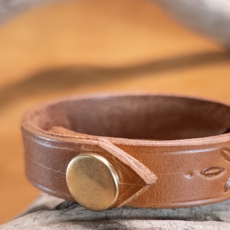 Bracelet embossed | handmade genuine leather | brown color.