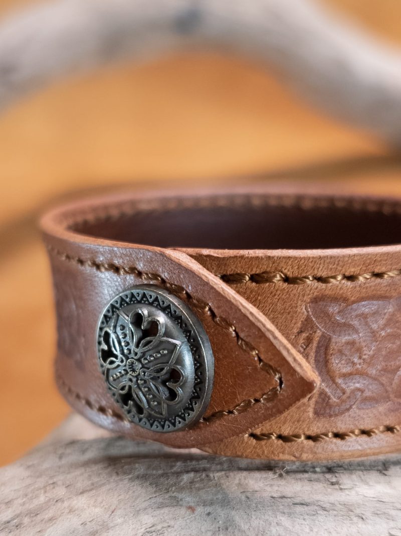 Bracelet heat stamping celtic knot | handmade genuine leather | brown color.