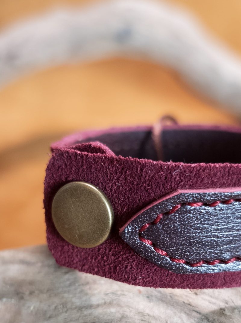 Bracelet with die-cut filigree | handmade genuine leather | double bordeaux color.