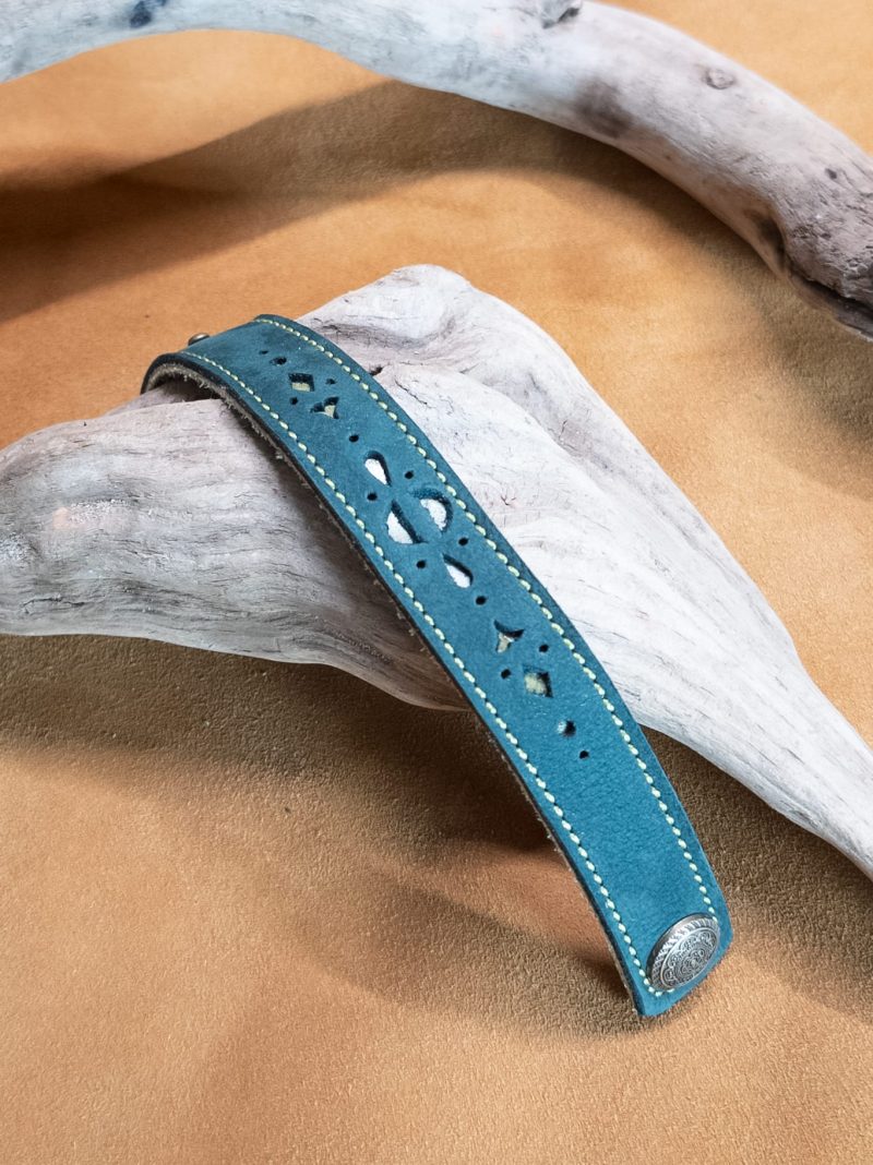 Bracelet with die-cut filigree | handmade genuine leather | double green color.