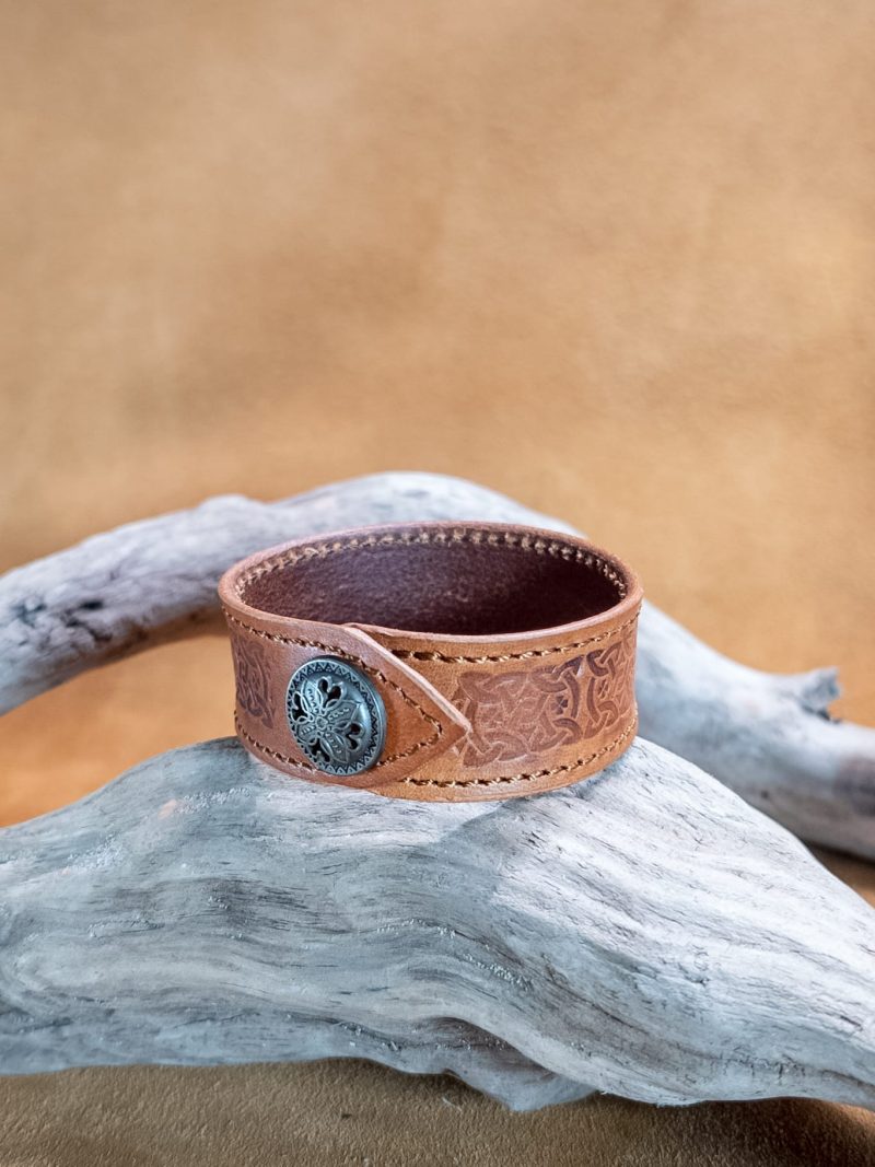 Bracelet heat stamping celtic knot | handmade genuine leather | brown color.