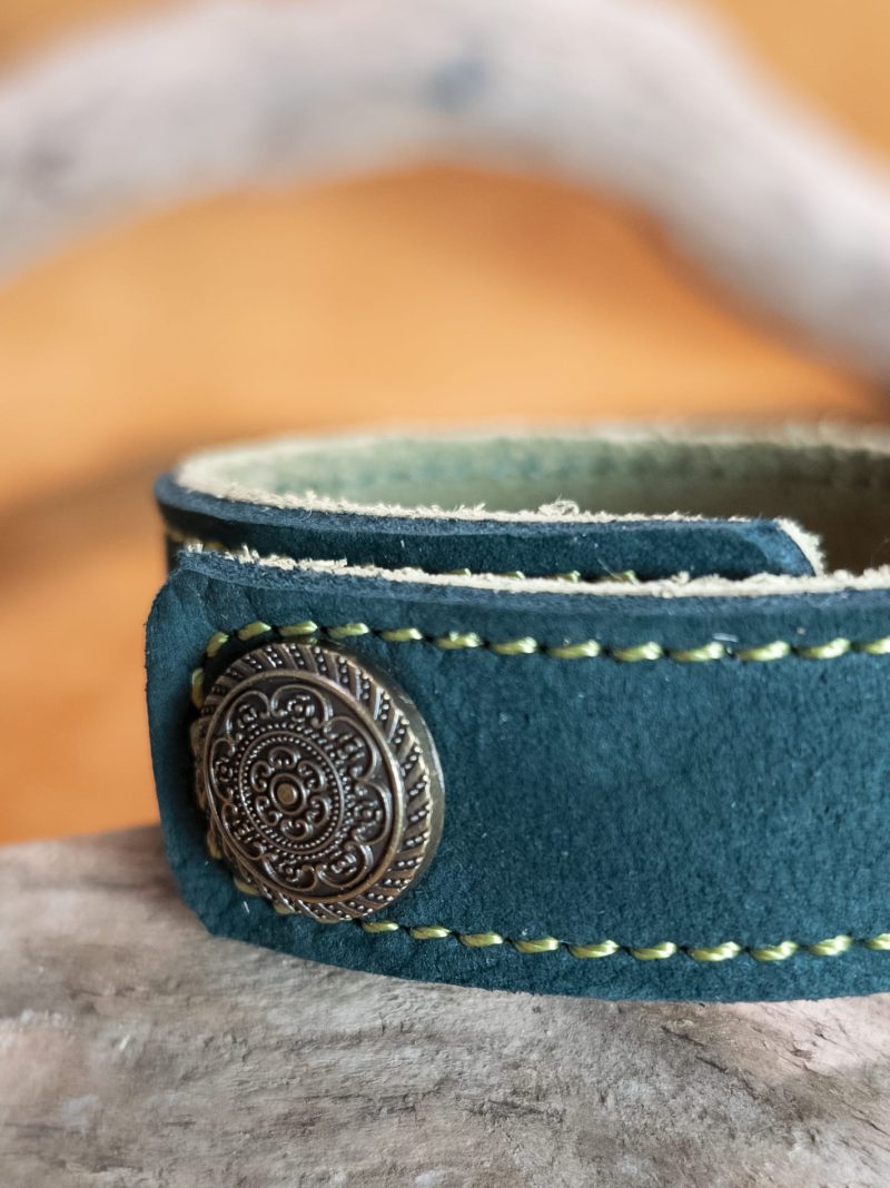 Bracelet with die-cut filigree | handmade genuine leather | double green color.