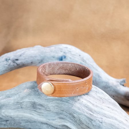 Bracelet embossed | handmade genuine leather | brown color.