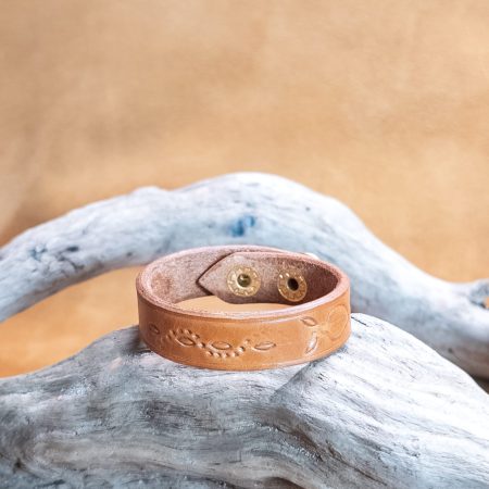 Bracelet embossed | handmade genuine leather | brown color.