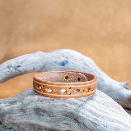 Bracelet die-cut design | handmade genuine leather | brown color.