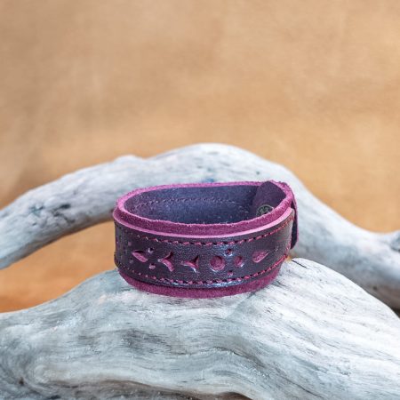 Bracelet with die-cut filigree | handmade genuine leather | double bordeaux color.
