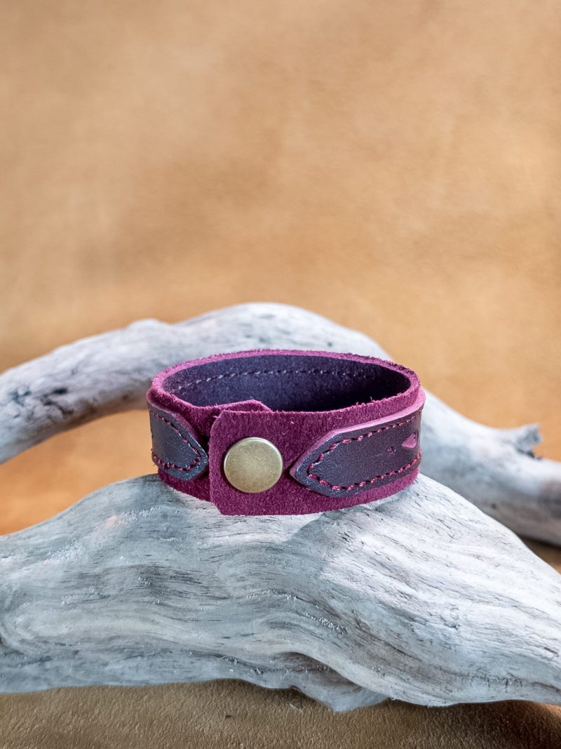 Bracelet with die-cut filigree | handmade genuine leather | double bordeaux color.
