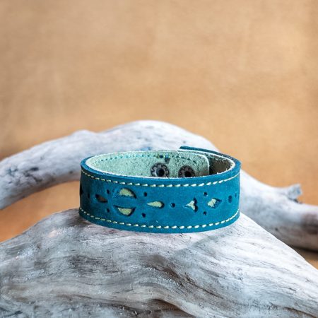 Bracelet with die-cut filigree | handmade genuine leather | double green color.