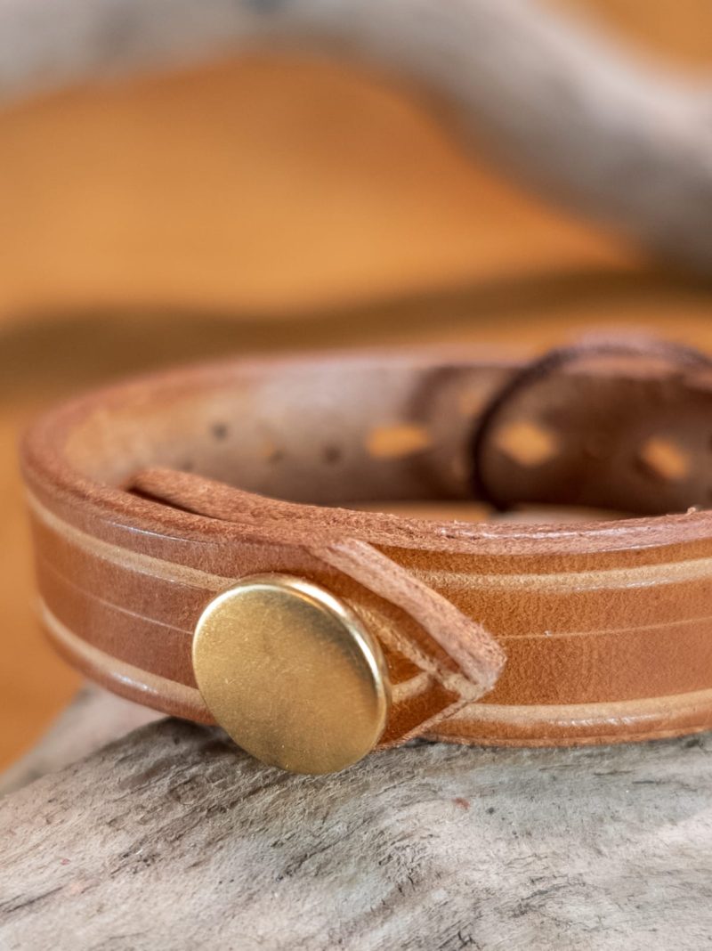 Bracelet die-cut design | handmade genuine leather | brown color.