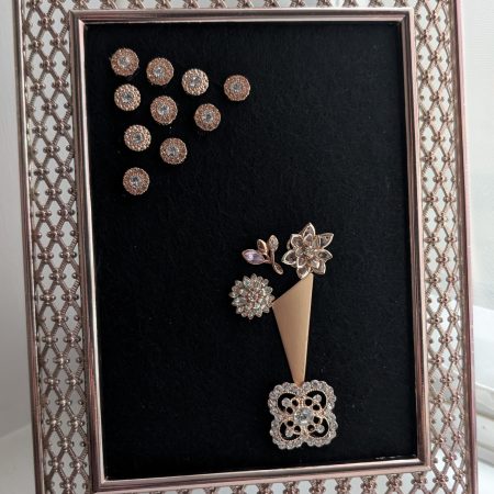Rose gold frame and flower unique design (pre-loved frame) 17 x 22 cm