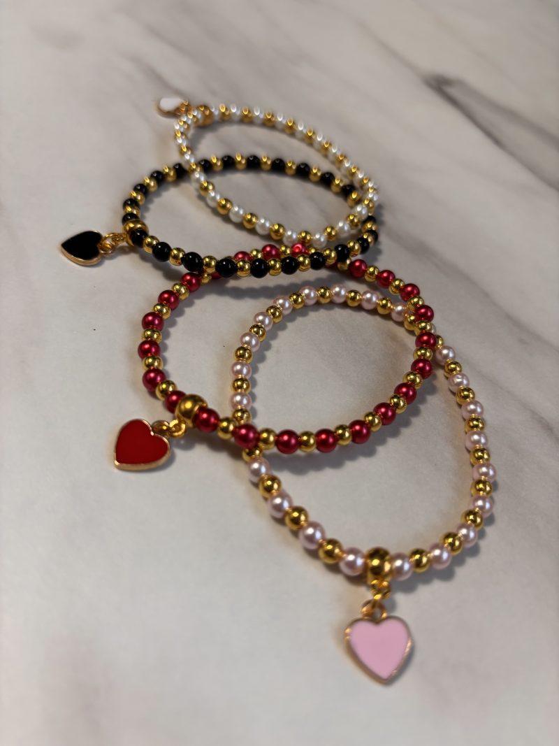 Stretch enamel bracelet with heart charm