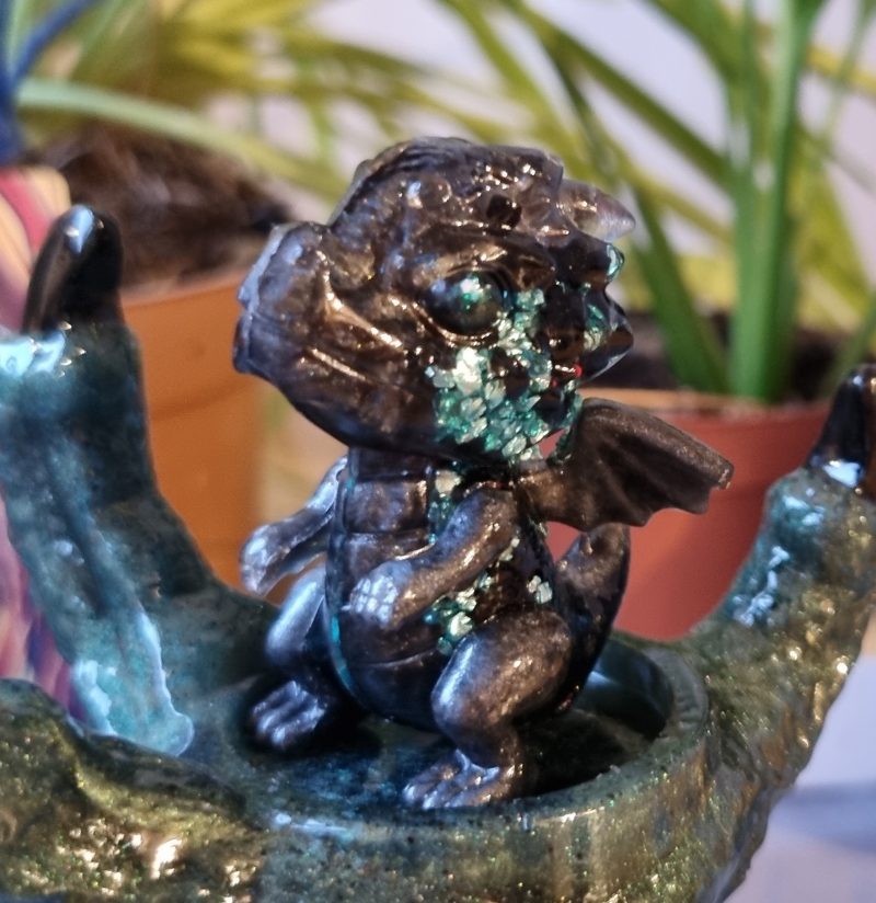 Standing resin ornamental dragons with crushed glass 'Pongo' (Copy)