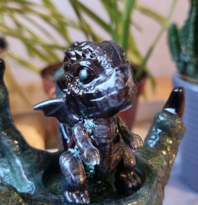 Standing resin ornamental dragons with crushed glass 'Pongo' (Copy)