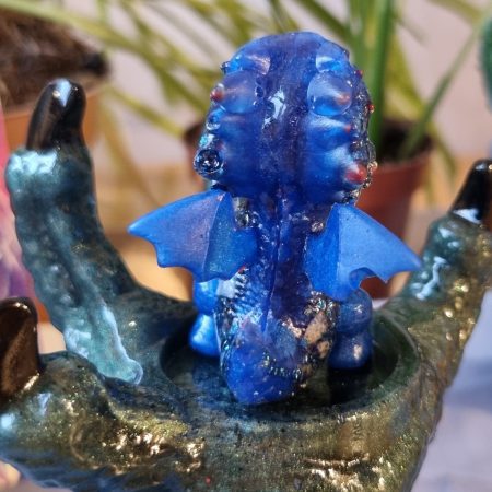 Standing resin ornamental dragons with crushed glass 'Pongo' (Copy) - Image 4