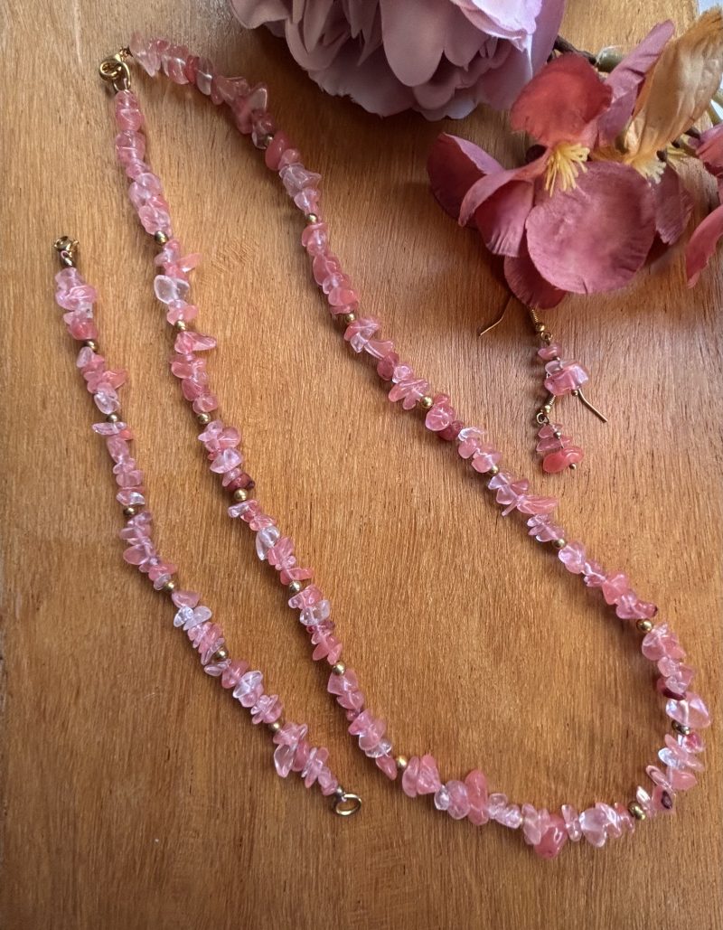 Coral coloured gemstone chips jewellery set