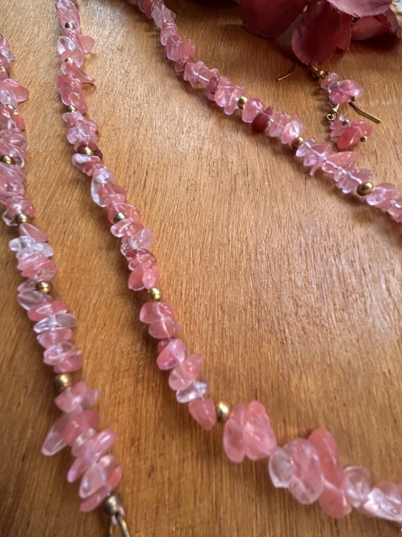 Coral coloured gemstone chips jewellery set