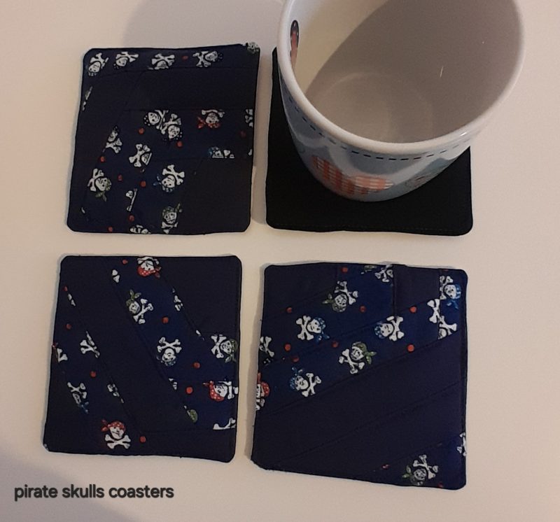 Patchwork coasters. Set of 4, revisable and upcycled, home accessories gift or tableware.