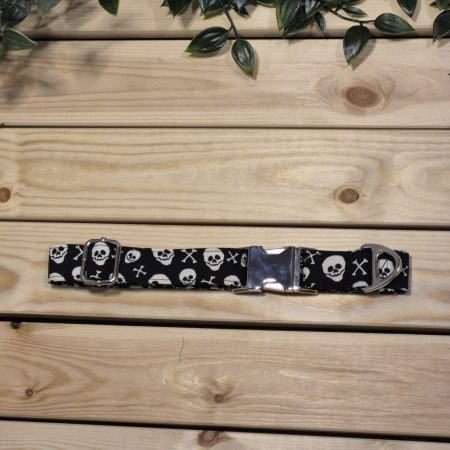 Skull and Crossbones Fabric collar | 2 Buckle Styles | 4 Sizes