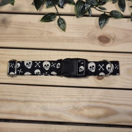 Skull and Crossbones Fabric collar | 2 Buckle Styles | 4 Sizes