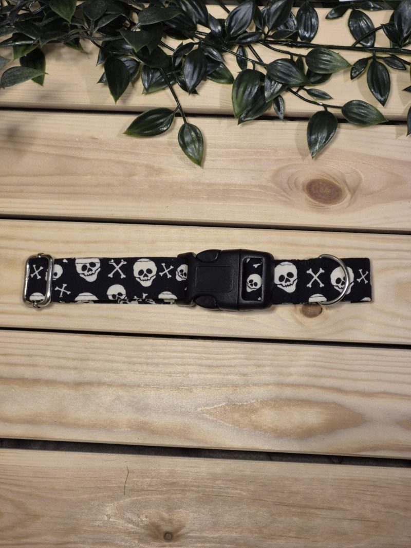Skull and Crossbones Fabric collar | 2 Buckle Styles | 4 Sizes