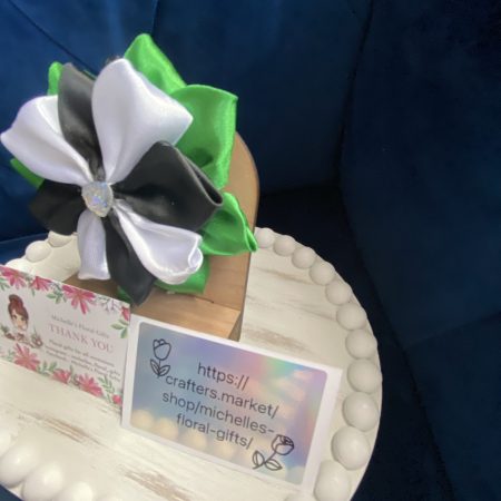 Beautiful monochrome ribbon flower keyring