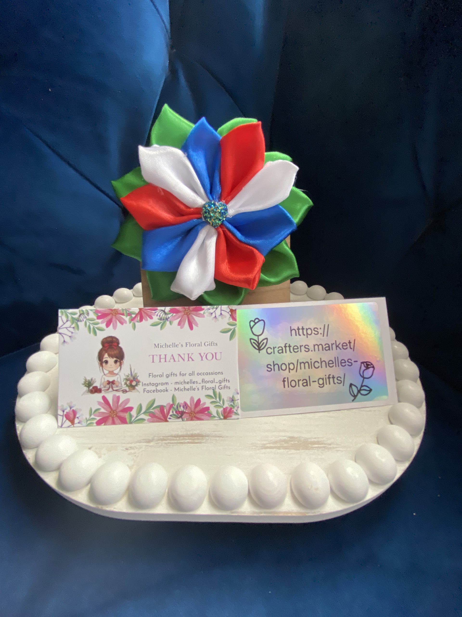 Beautiful patriotic flower keyring