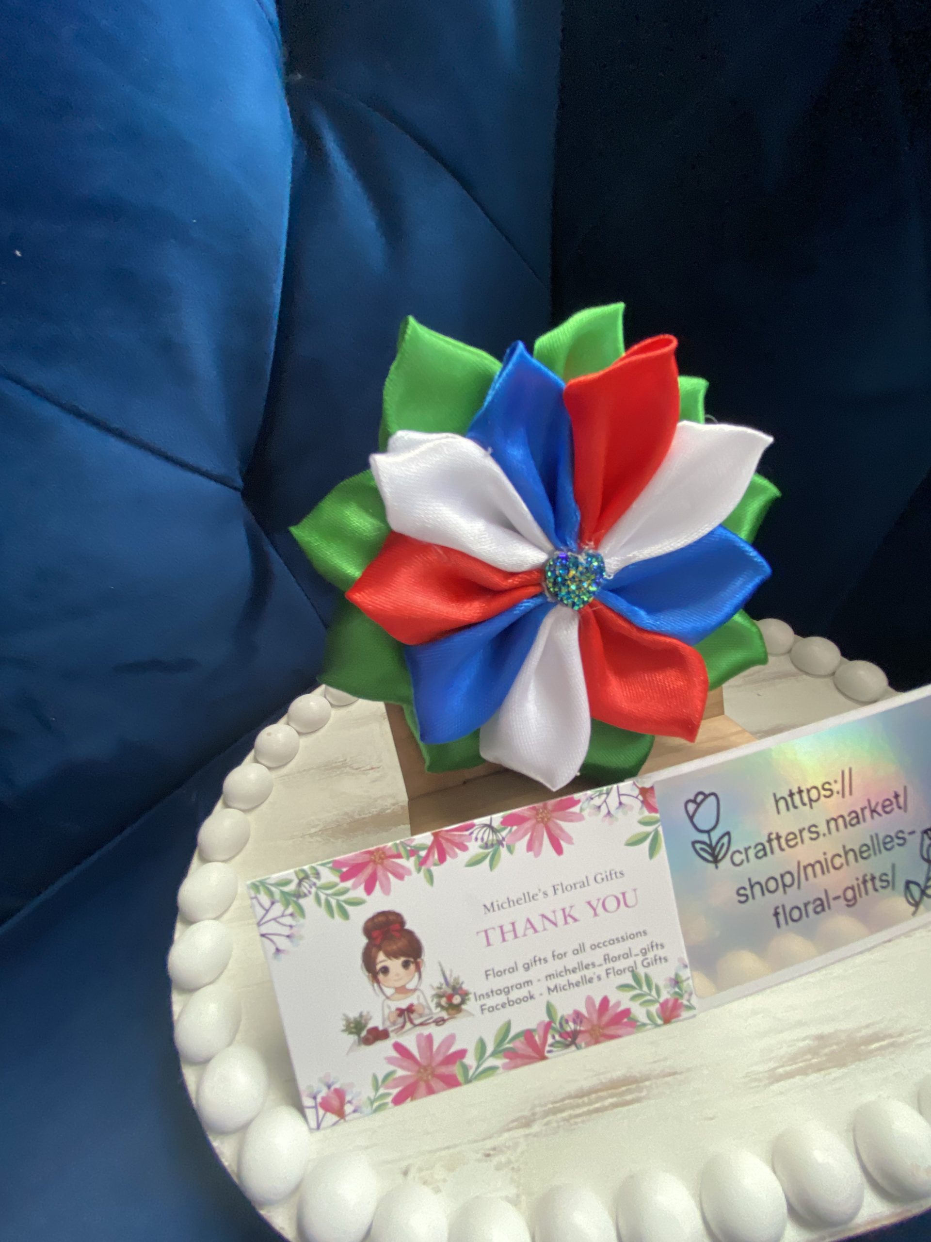 Beautiful patriotic flower keyring