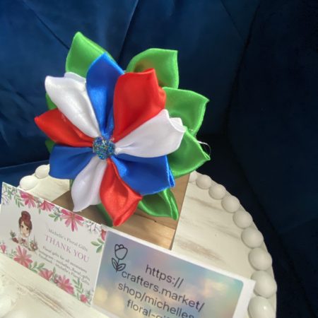 Beautiful patriotic flower keyring
