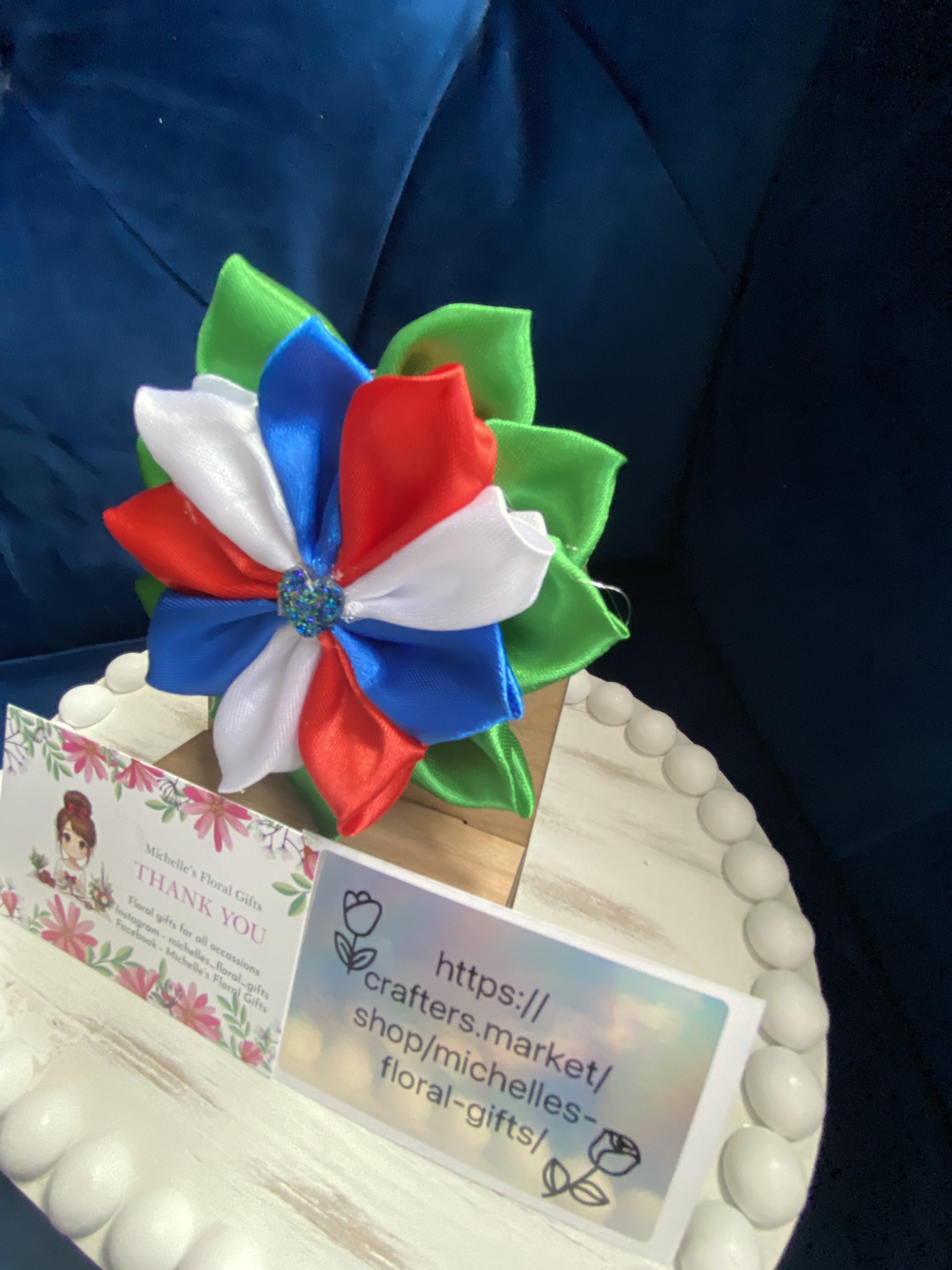 Beautiful patriotic flower keyring