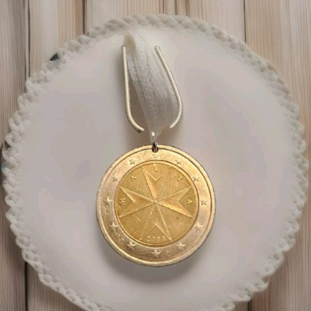 Maltese Issue €2 coin necklace.
