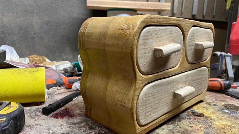 Handcrafted Wooden Bandsaw Box Watch Holder – Unique, Lined, Elegant Storage