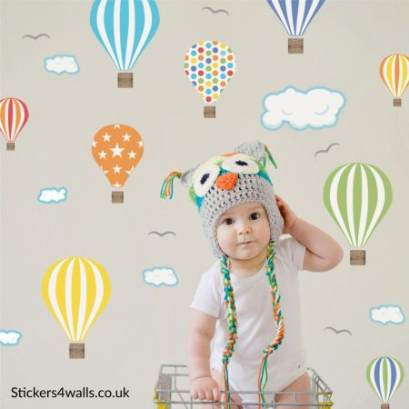 kids bedroom with hot air balloon wall sticker