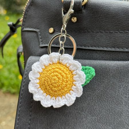 Handmade Crochet Daisy Keychain – Cute Bag Charm & Gift Idea