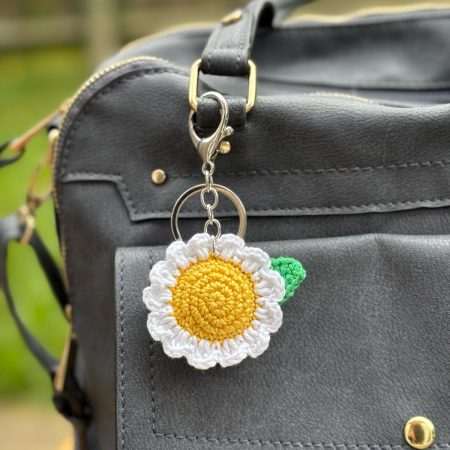 Handmade Crochet Daisy Keychain – Cute Bag Charm & Gift Idea