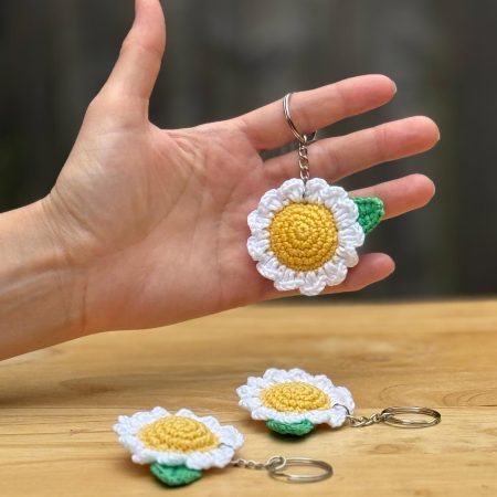 Handmade Crochet Daisy Keychain – Cute Bag Charm & Gift Idea