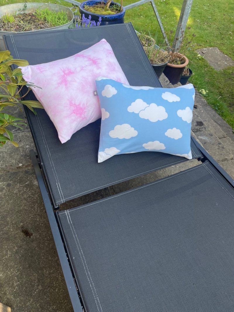 Mini pillow with removable cover ("Pink Splash")