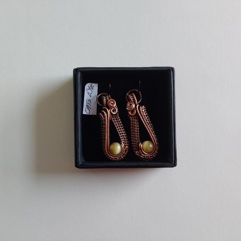 Handmade wire weave Cats Eye earrings in copper.
