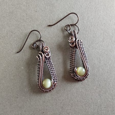 Handmade wire weave Cats Eye earrings in copper.
