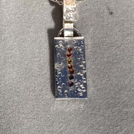 Beautiful fine and sterling silver pendant set with 7 small sapphires