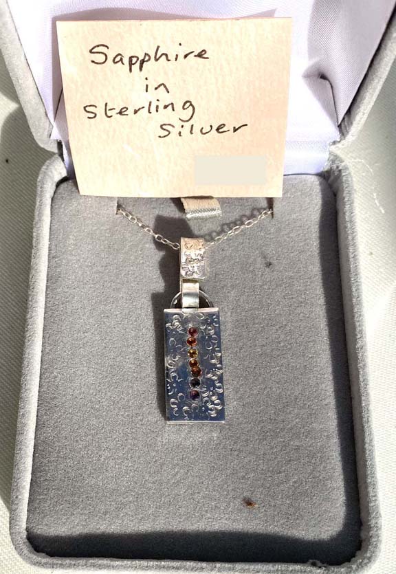 Beautiful fine and sterling silver pendant set with 7 small sapphires