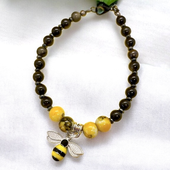 Bee Charm Beaded Bracelet