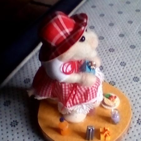 needle felted spool mouse with all her goodies
