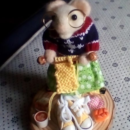 needle felted spool mouse with all her little goodies and busy knitting