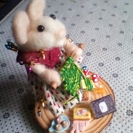 needle felted christmas spool mouse busy knitting