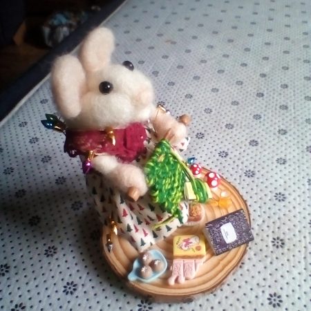 needle felted christmas spool mouse busy knitting