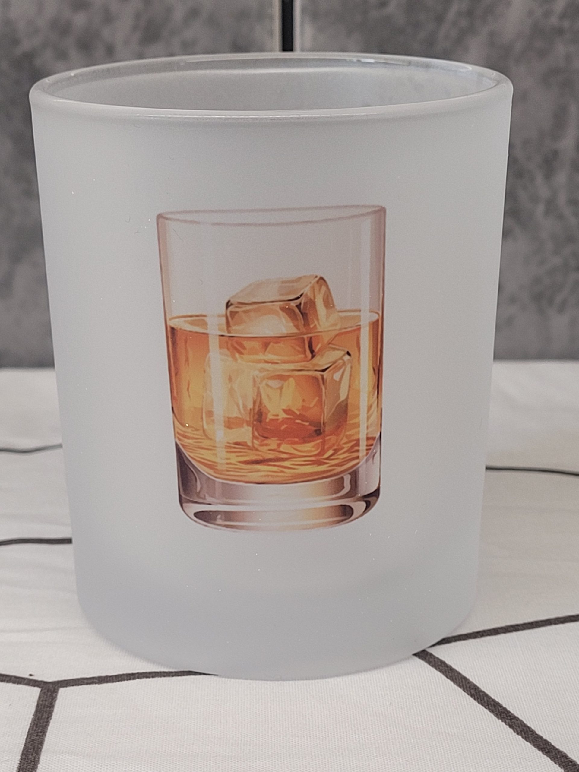 8oz (250ml) frosted Rum glass