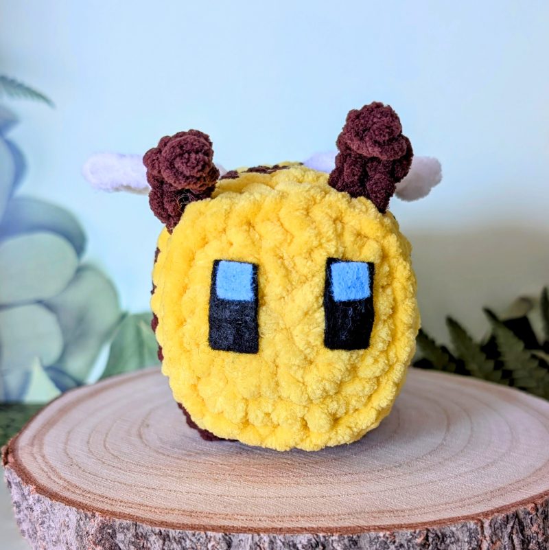 Enchanted Woodland Square Bee