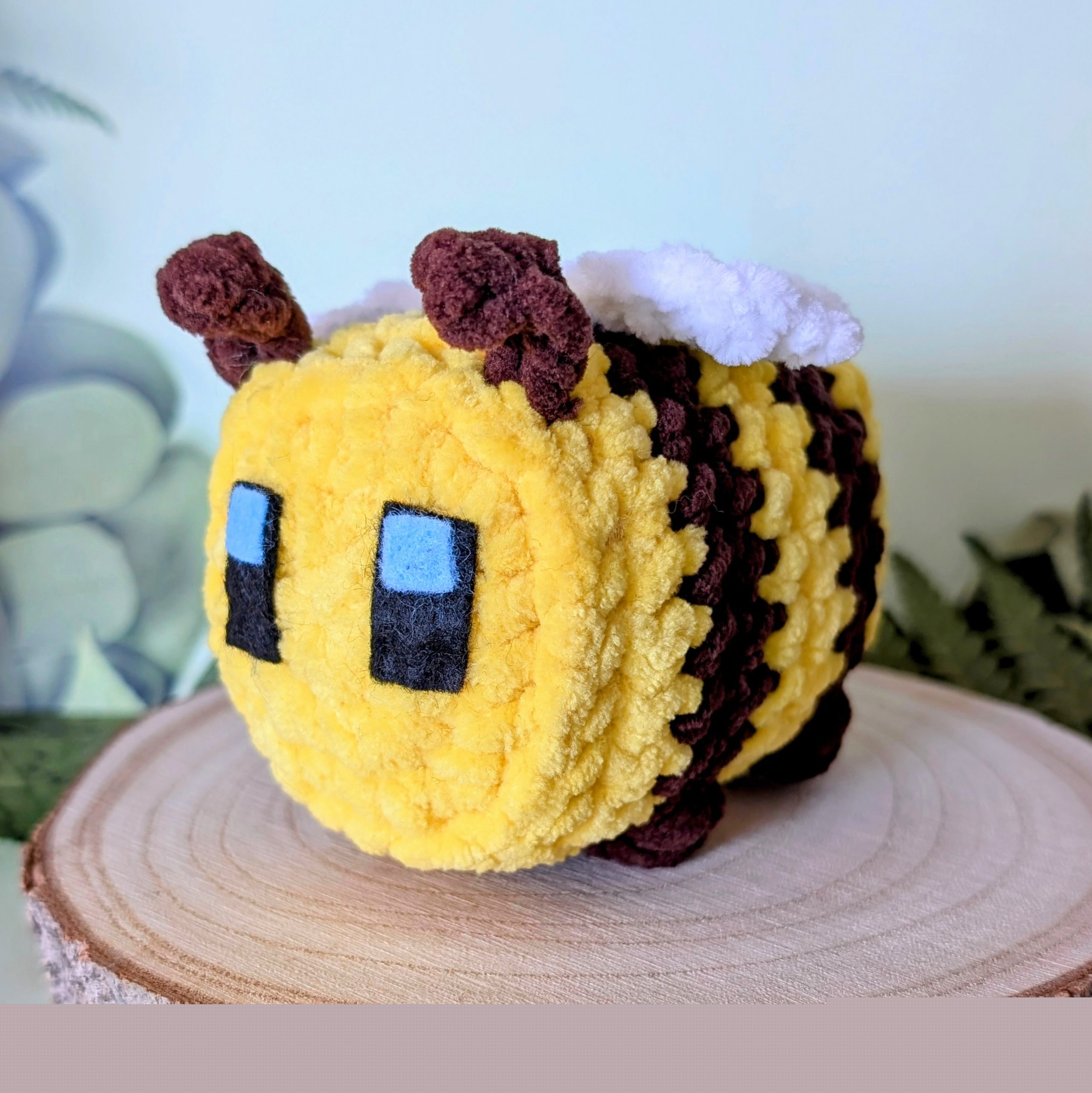 Enchanted Woodland Square Bee