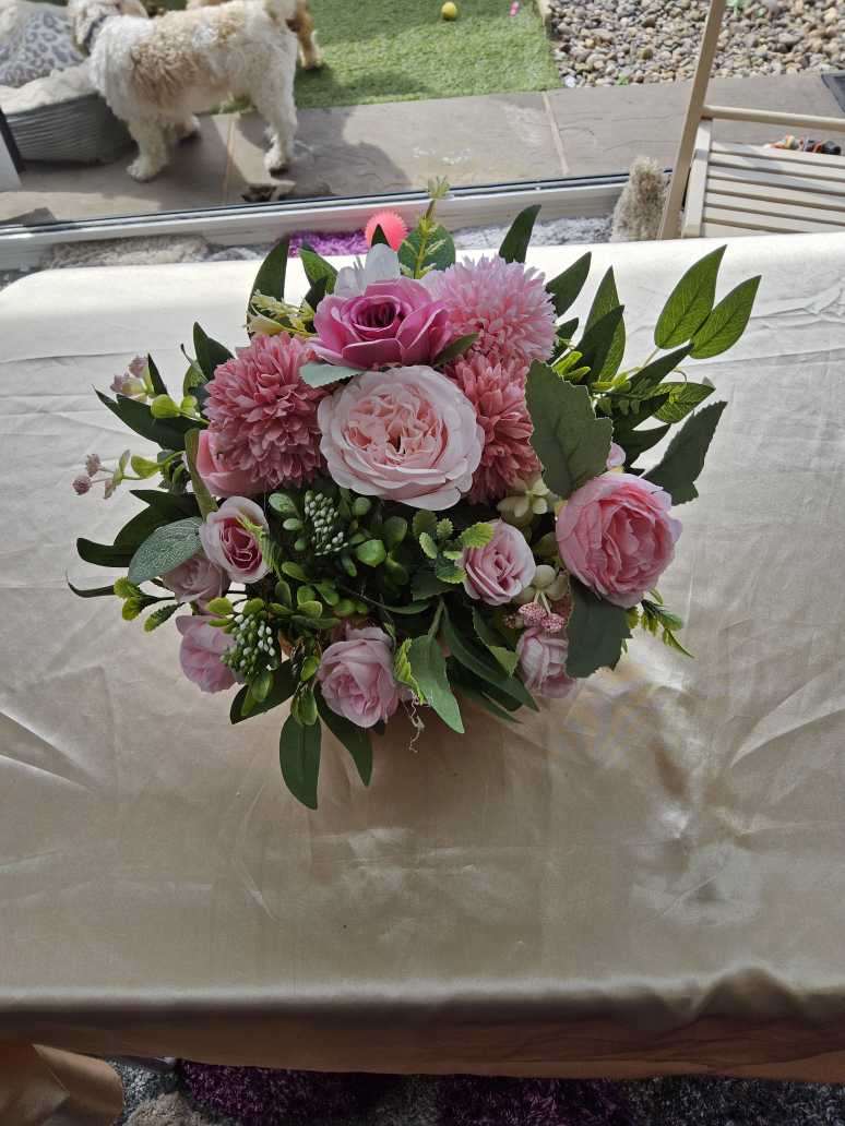 Wall Dusplay:Shades of Pink Faux Floral Arrangement